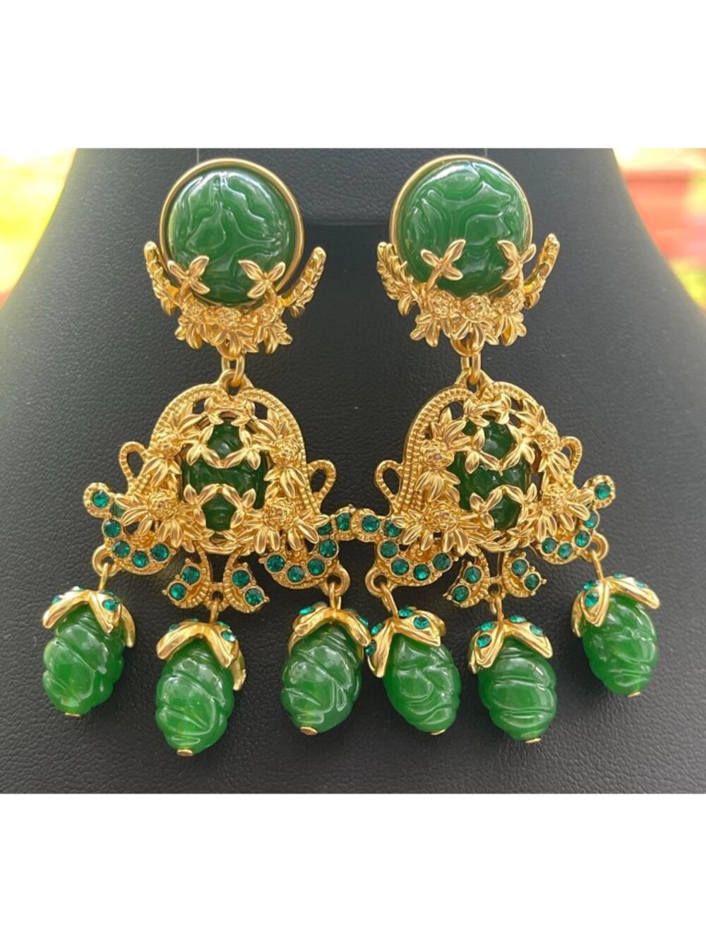 Vtg Statement Chandelier Art Glass Earrings Molded Jade-Like Glass Filigree Gold